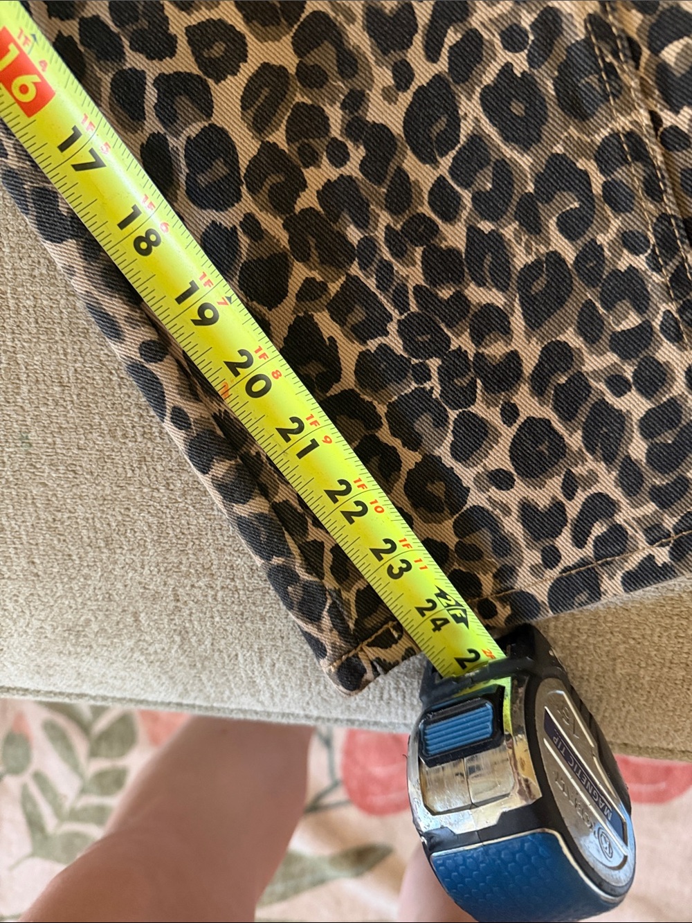 Flamingals Cheetah Leopard Barrel Pants Zip Button Closure Size Small NWOT - Picture 5 of 8
